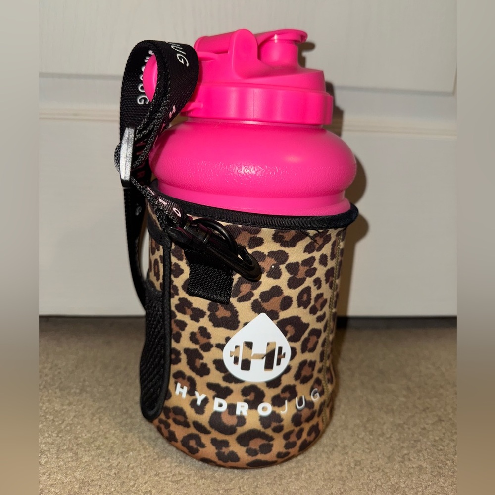 ❤️2 for 10❤️ Hot pink hydrojug pro jug with leopard sleeve - Picture 2 of 9